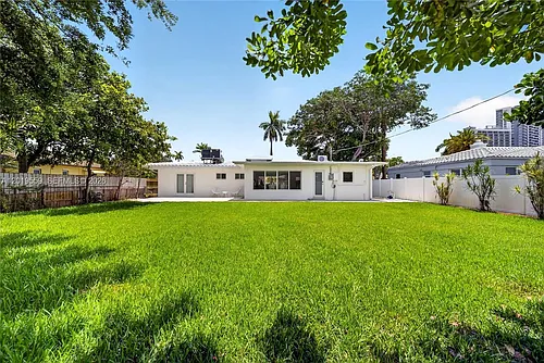 1619 Hollywood Blvd Photo 1