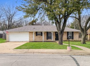 545 Sharp Dr, Desoto, TX 75115