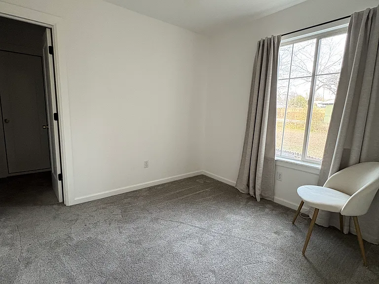 2105 W Easton St — Photo 7