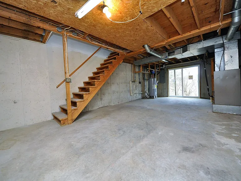 303 Granada Dr — Photo 10