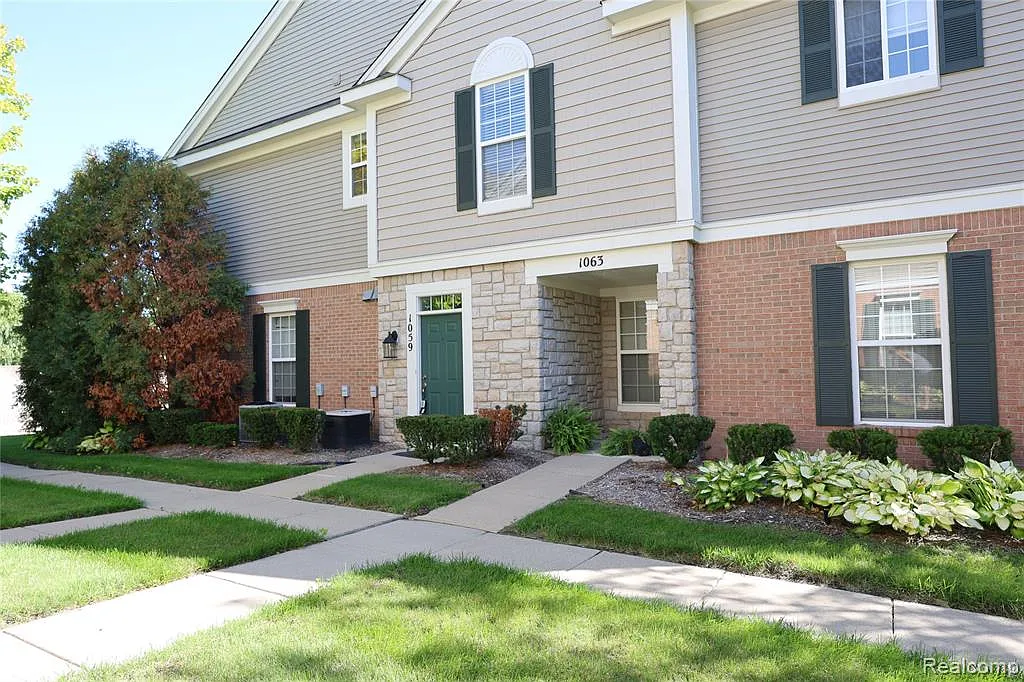 3 bed, 2.0 bath, 1711 sqft, $2,500 — Photo 2