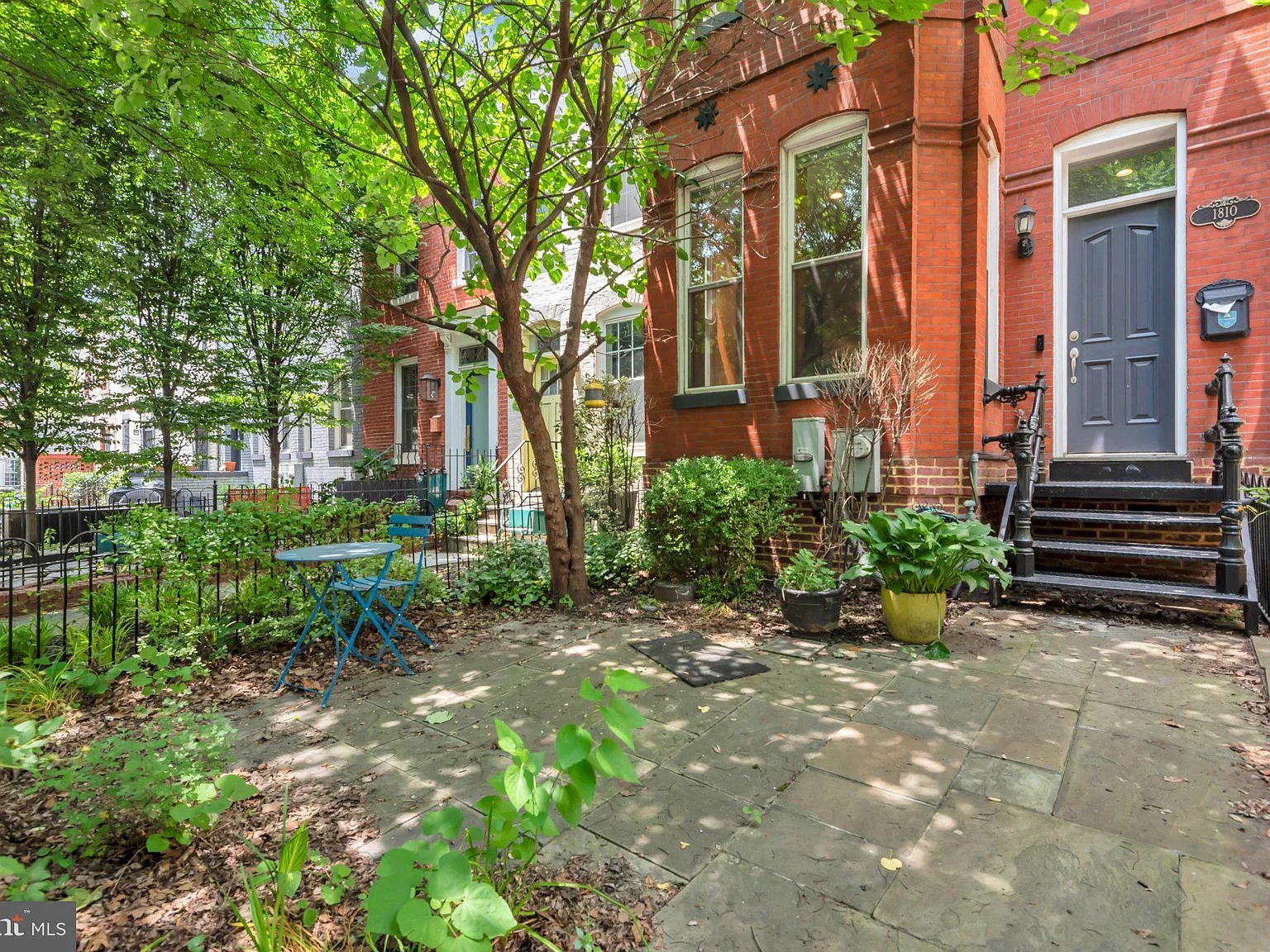 3 bed, 2.5 bath, 1748 sqft, $6,150 — Photo 3