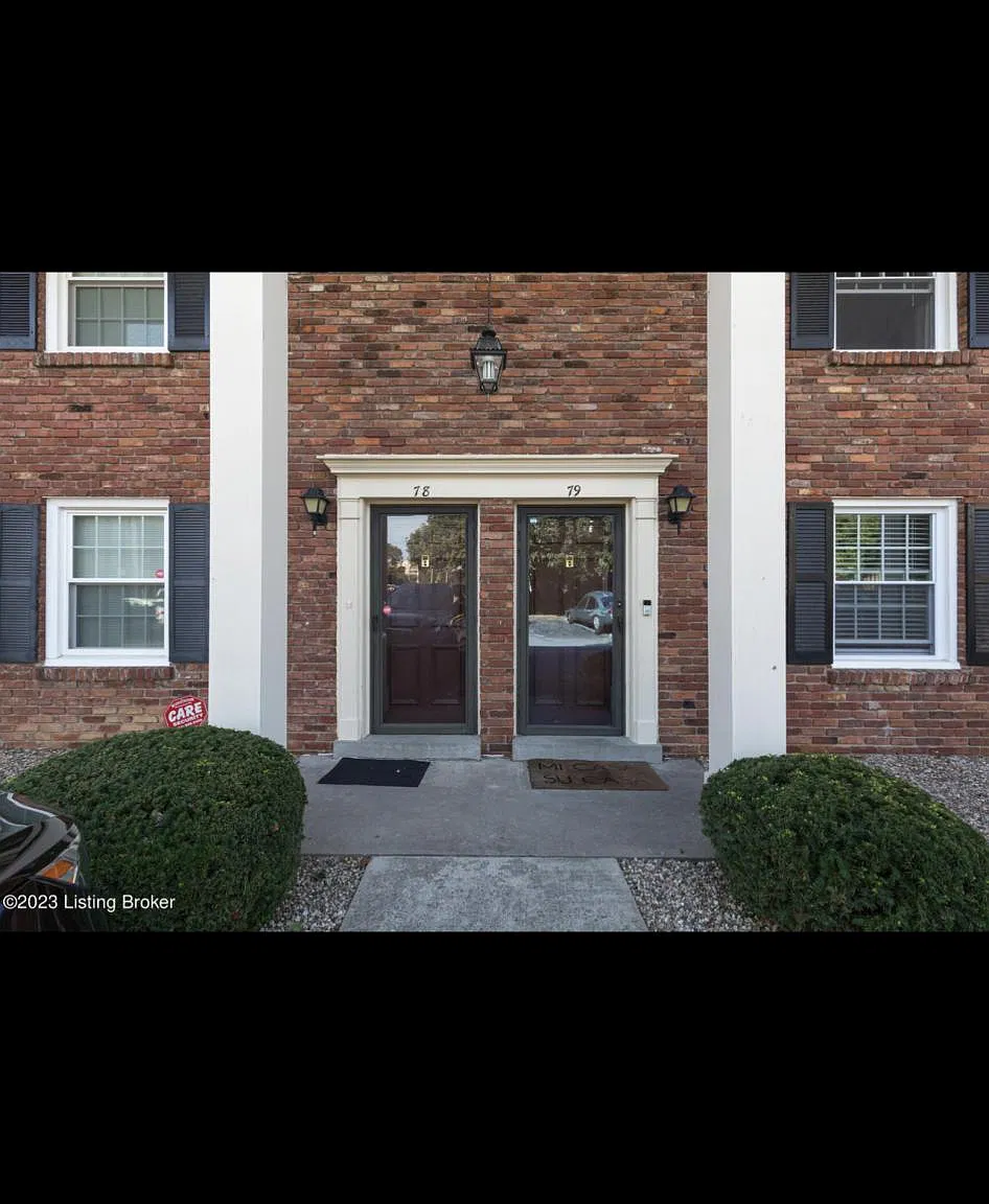 1926 Goldsmith Ln — Photo 1