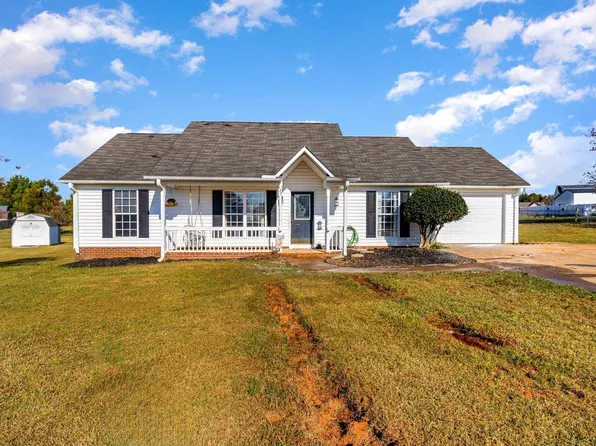 420 Harvester Ct, Boiling Springs, SC 29316