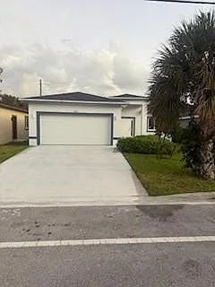 2987 NW 9th St