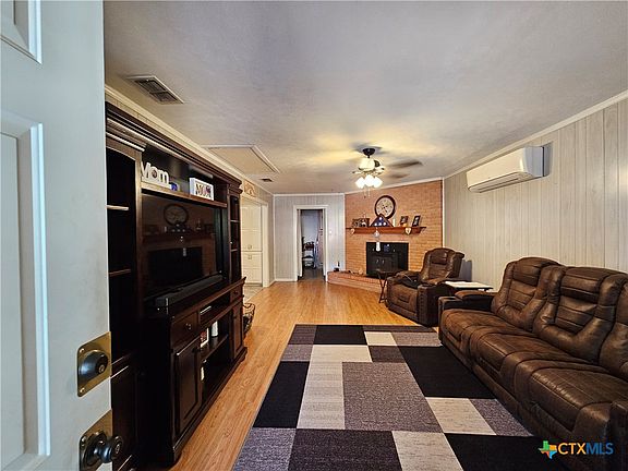 3rd image of 813 Kielman Dr