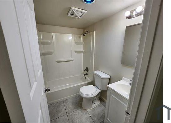 3rd image of 110 Wilson Ave