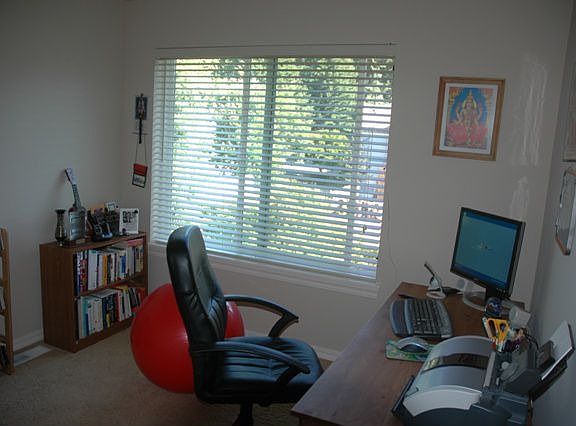 5th image of 320 222nd Ave NE