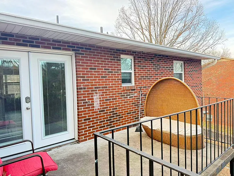 10410 Lovell Center Dr — Photo 25