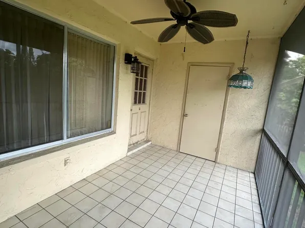 327 Pine Ridge Cir B-2, Greenacres, FL 33463