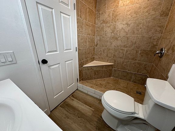 5th image of 5405 Imperial Ave APT 2