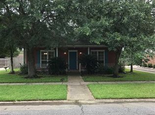 2560 Fairham Dr, Baton Rouge, LA 70816