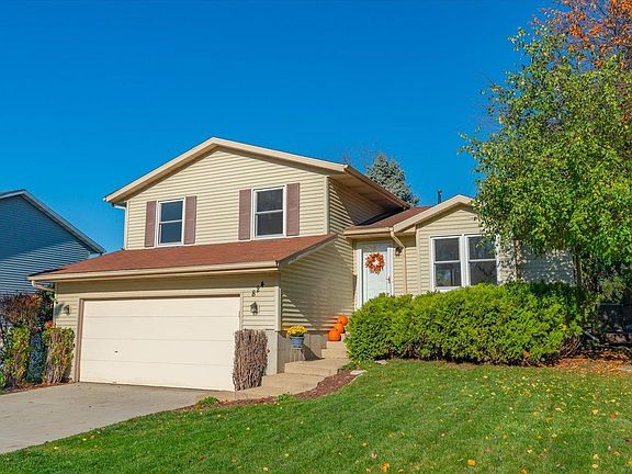 4th image of 824 Maple Rd