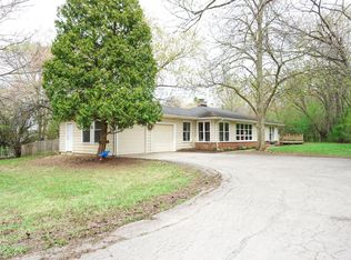 25992 W Indian Trail Rd, Barrington, IL 60010