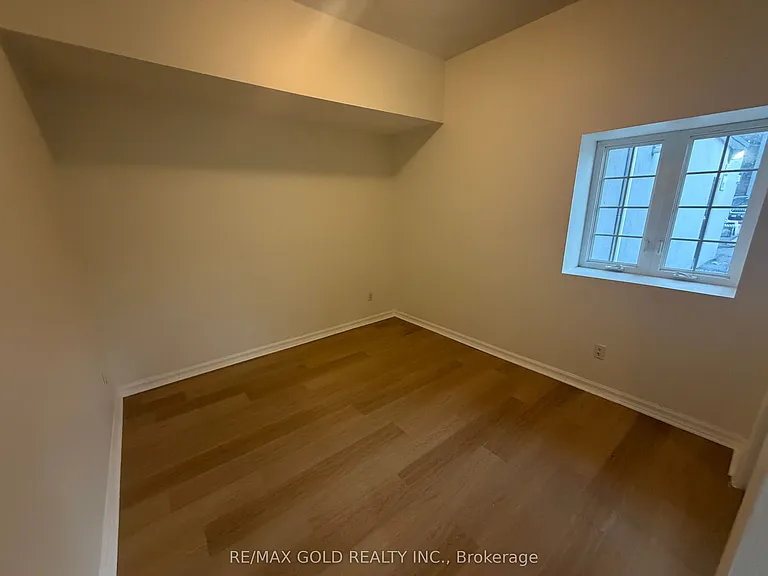 150 Kenwood Ave #B — Photo 6