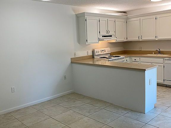 2nd image of 405 E Waverly Pl