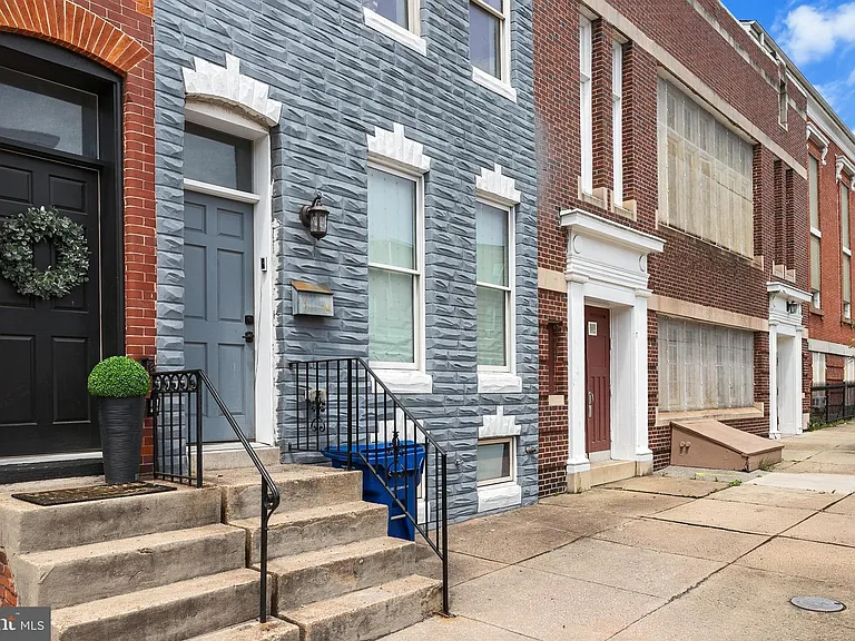 110 S Calhoun St — Photo 2