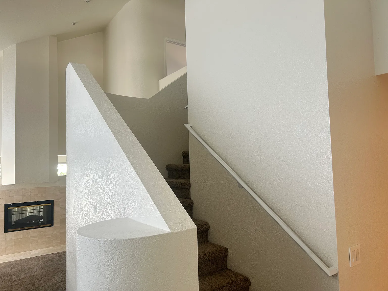4 bed, 2442 sqft, $4,300 — Photo 3