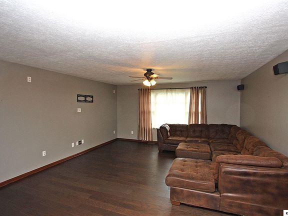 3rd image of 2715 Apple Valley Dr