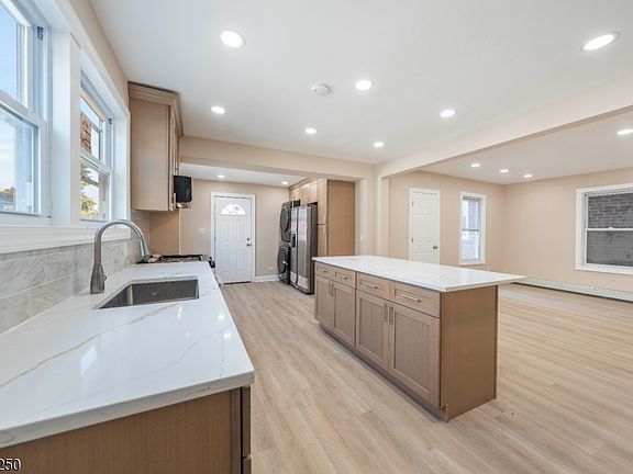 5th image of 49 Caldwell Pl