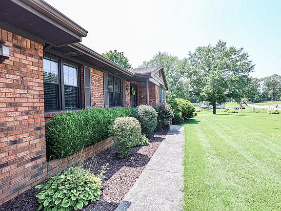 3rd image of 96 Jericho Ln