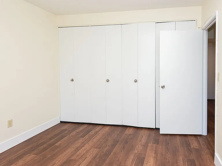 Lakewood Apartments — Photo 18