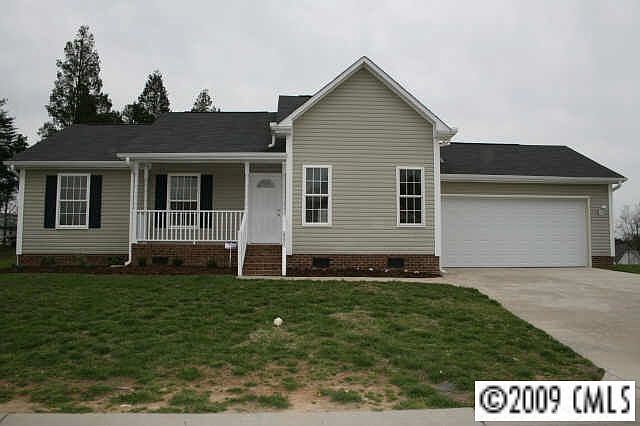 2nd image of 867 Loch Lomond Cir