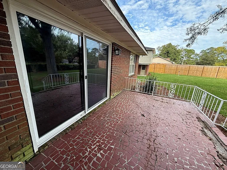 412 Roberson St — Photo 8