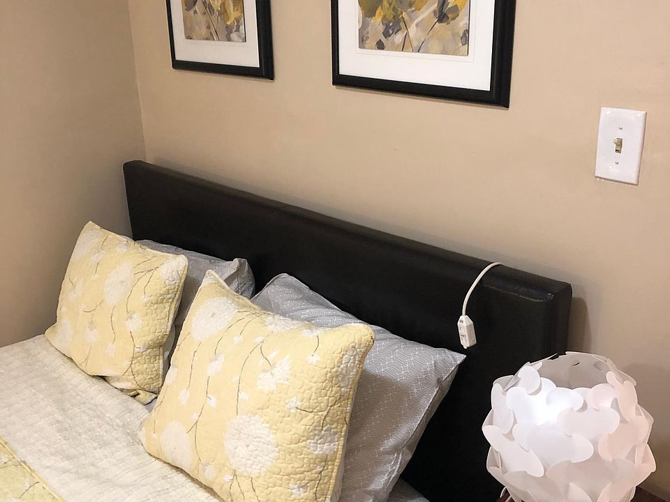 Master bedroom fits queen sized bed (furniture not included, shown here for illustration purpose only)