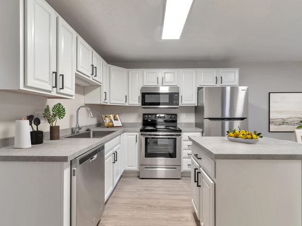 1726 E Woodside Dr #17