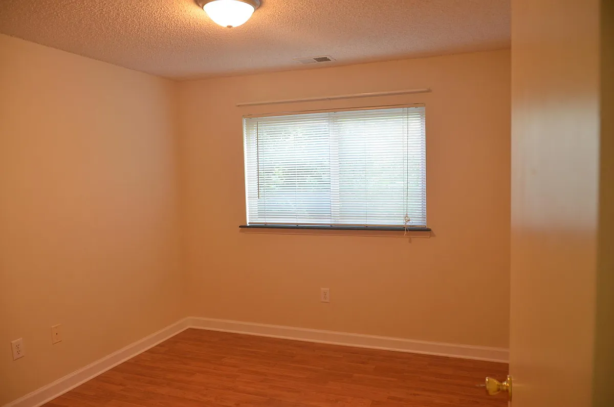Building Photo - 303 Smith Level Rd #E23