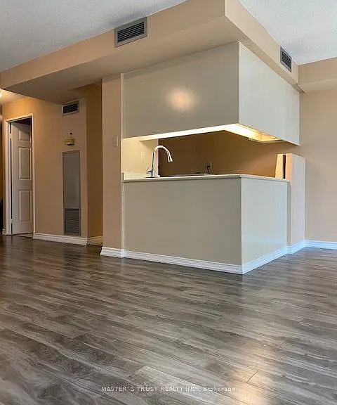 736 Bay St #1410 — Photo 3