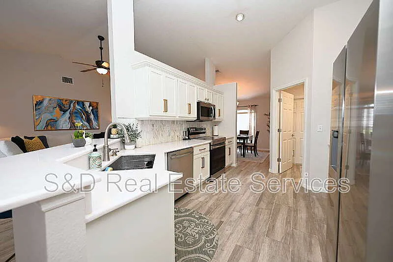 3 bed, 2.0 bath, 1867 sqft, $2,300 — Photo 3