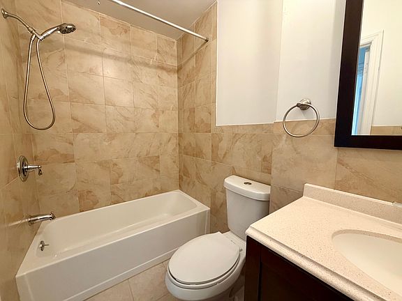 5th image of 335 Bainbridge St #2