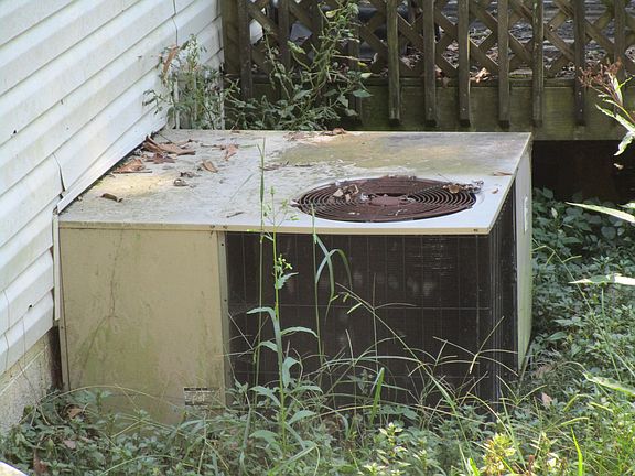 5th image of 1119/1121 E Moody Ave