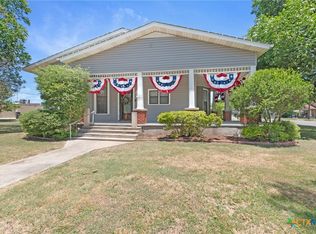 107 E 2nd St, Lampasas, TX 76550