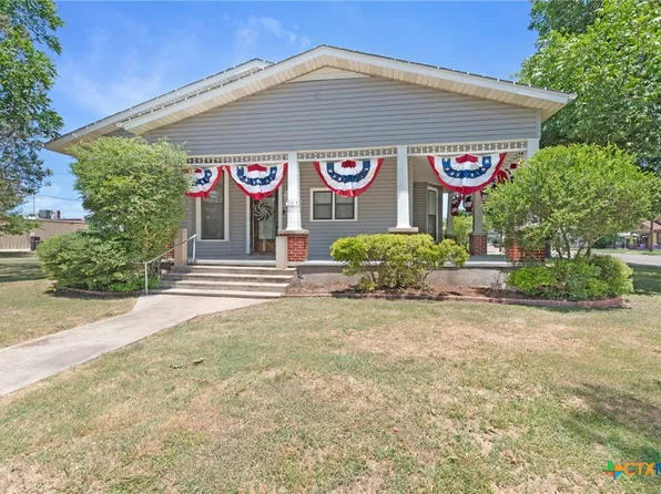 107 E 2nd St, Lampasas, TX 76550