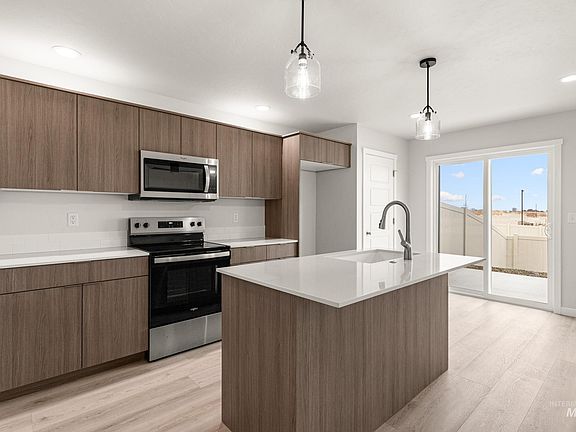 5th image of 10830 Rutland St