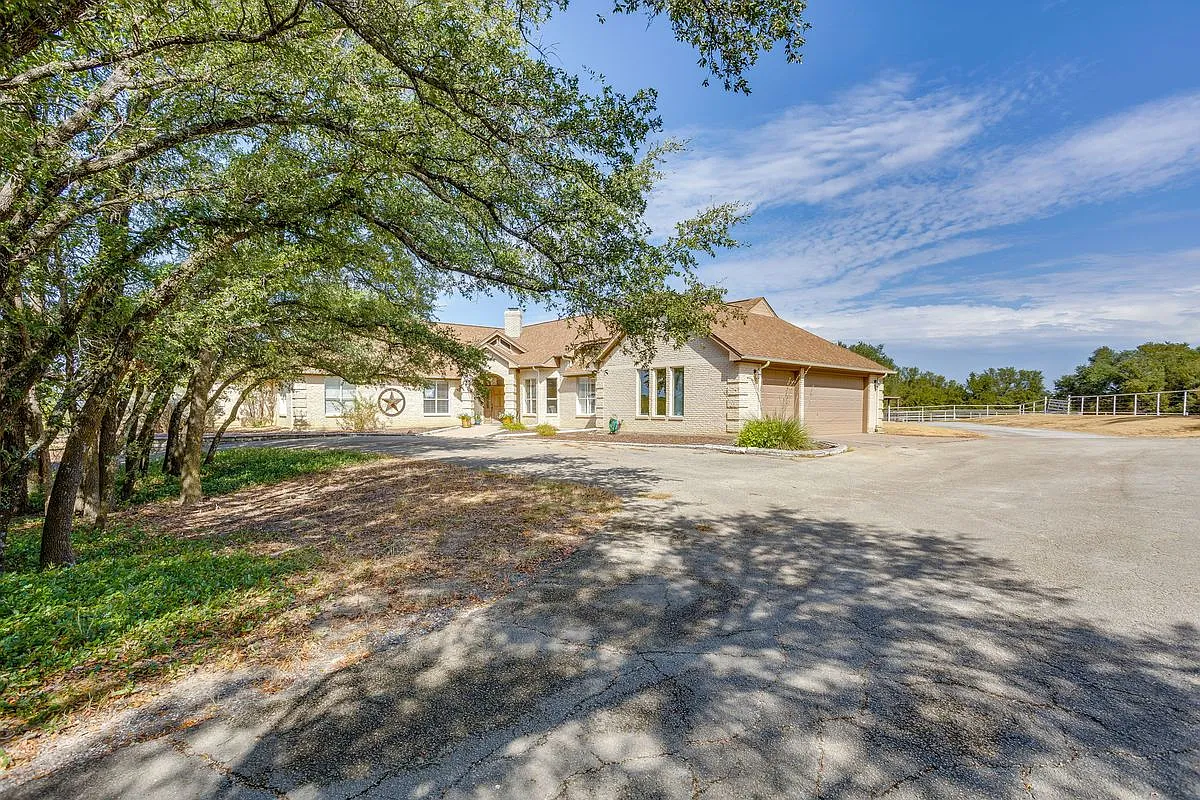 4 bed, 3.0 bath, 2897 sqft, $3,500 — Photo 3