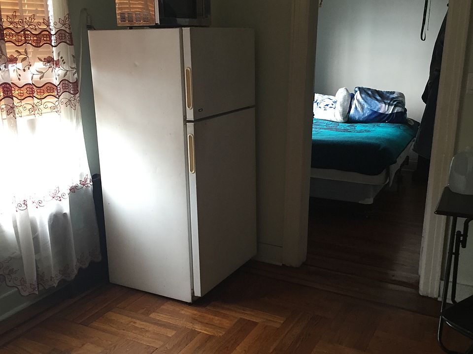 1st image of 4750 47th St APT 4C