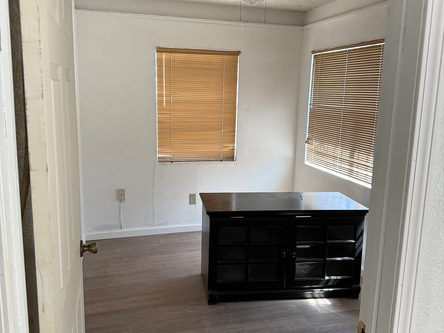 3 bed, 1200 sqft, $850 — Photo 3
