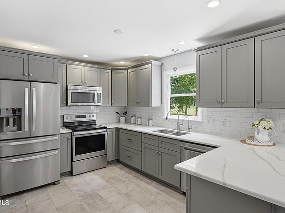 4th image of 101 Hartland Ct