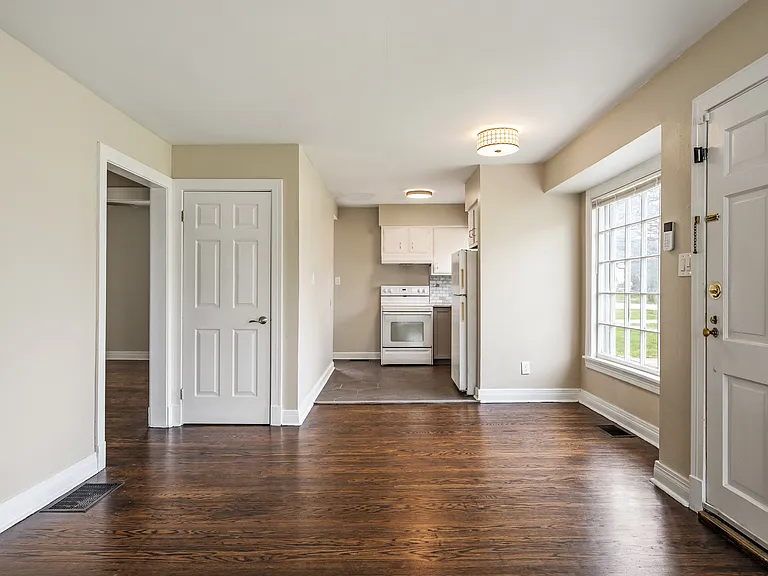 3934 Kennison Ave — Photo 10
