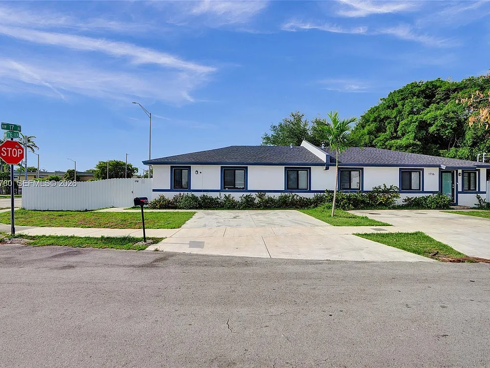 1712 NW 76th Ter