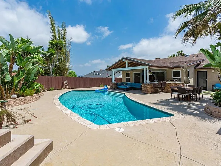 812 Crest Dr — Photo 23