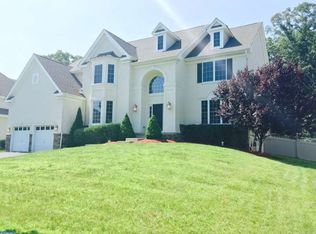 11 Foxcroft Way, Mount Laurel, NJ 08054