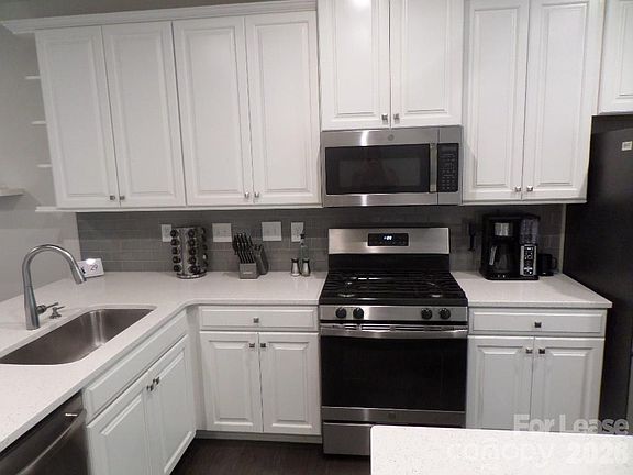 3rd image of 515 Old Mill Rd