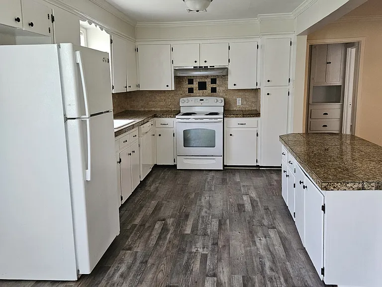 1522 Peach Tree Ln — Photo 9