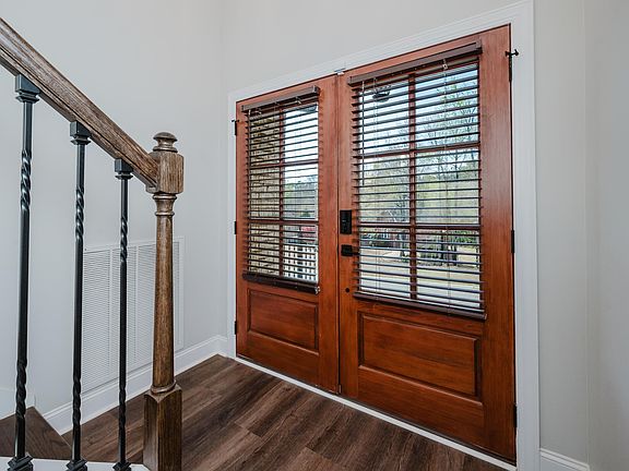 5th image of 315 Richards Cir