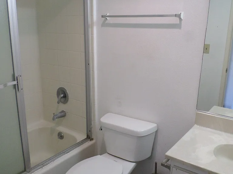 5271 Huntington Dr N #C — Photo 6